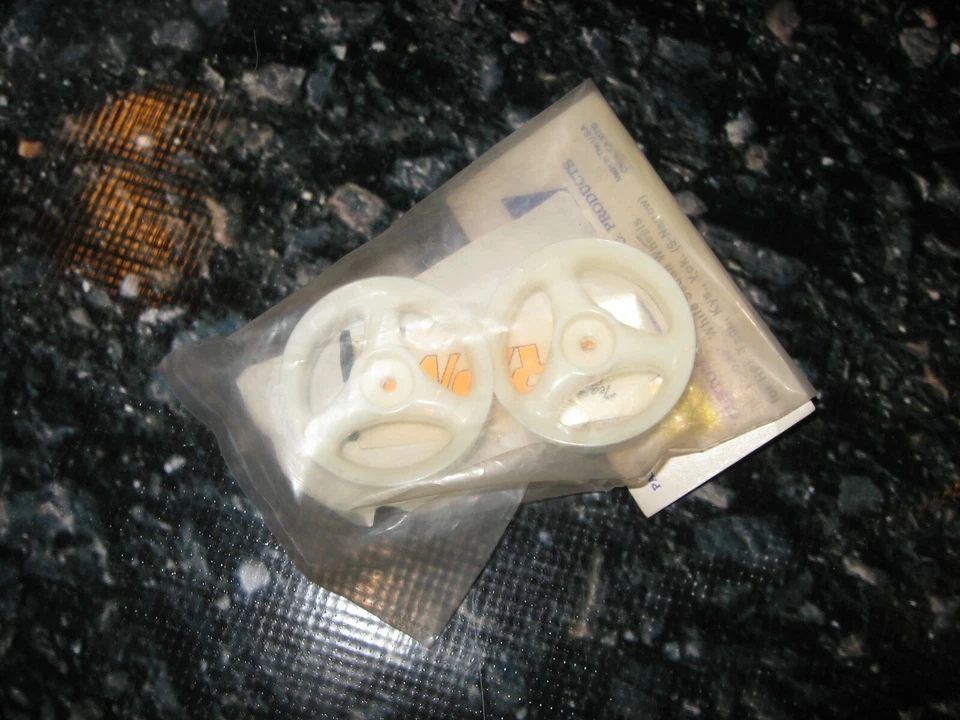 RC RPM Sedan Wheels Psyclone 3 Spoke Plastic White (2) 8083W - Image 1 of 1