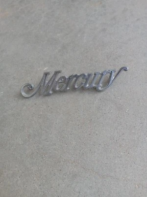 Mercury Cougar 1974 1975 1976 OEM EMBLEMA DELANTERO ESCRITURA 8C046AA Foto 1 de 4