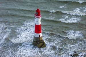 LIGHTHOUSE *2X3 FRIDGE MAGNET* BEACON SHORE SAFETY COAST DANGER LIGHT NAVIGATION - Picture 1 of 2