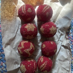 Set vintage di 8 decorazioni natalizie con perline a mano rosse e oro - 3 pollici - Foto 1 di 5