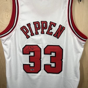 Scottie Pippen HAND SIGNED Chicago Bulls Jersey Autographed #33 COA! - Picture 1 of 7
