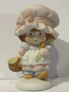 FIGURA NIÑA VINTAGE MISS MITZIE BY HEARTLINE SOSTENIENDO CESTA Y FLORES. - Imagen 1 de 7