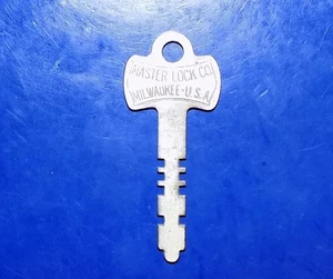 Vintage oder Antik MASTER LOCK CO. Vorhängeschloss Schlüssel - Bild 1 von 3