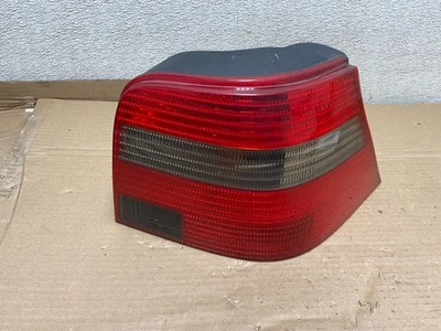 Luz trasera pasajero derecho Volkswagen Golf MK4 R32 2000 a 2004 OEM U0783 DG Foto 1 de 4