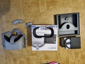 Oculus Go 64GB , VR Brille Headset + Controller (Sonnenschäden !!!) - Bild 1 von 7