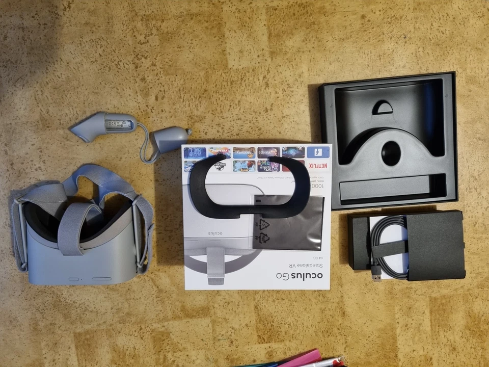 Oculus Go 64GB , VR Brille Headset + Controller (Sonnenschäden !!!) - Bild 1 von 4