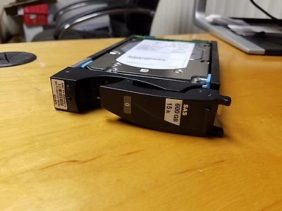 EMC VNX 3300 5100 5300 V3-VS15-600 600GB 15K SAS HDD W TRAY 005049274 118032656 - Image 1 of 3