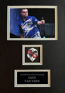 Gian van Veen handsigniertes Flight Mounted Foto Display Darts Autogramm 2 - Bild 1 von 1
