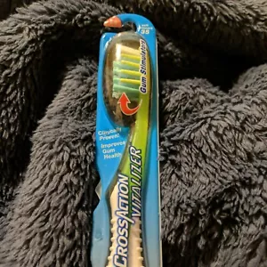 ORAL B CROSSACTION VITALIZER TOOTHBRUSH 69 *NEW* SEALED* SOFT COMPACT 35 - Imagen 1 de 4