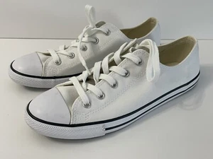 Converse Women’s Low Top White and Black Size 9 Great Pre-Owned Condition! - Picture 1 of 11