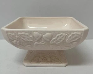 Jeannette Shell Blush Pink Milk Glass Candy Nut Dish Acorn & Leaf Pattern Base - Picture 1 of 9