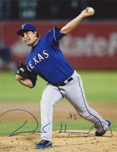 DEREK HOLLAND #45 TEXAS RANGERS SIGNED 8X10 PHOTO W/COA - Picture 1 of 1