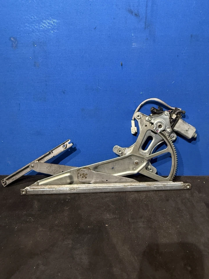 01 02 03 04 05 Lexus IS300 Passenger Front Right Window Regulator w/motor (BC22) - Image 1 of 4