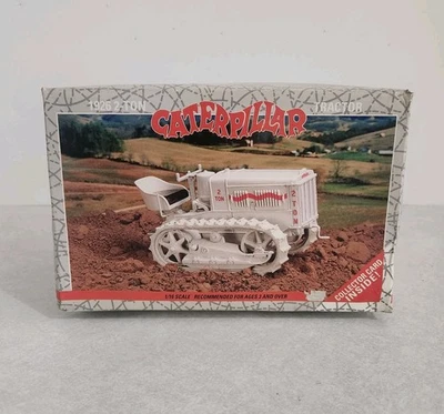 ERTL 1926 Caterpillar 2-Ton Tractor NTTC 1993 Collector's Edition / 1:16 / 2438 - Image 1 of 4