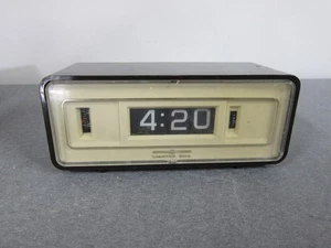 Vintage GE General Electric Flip Clock Lighted Dial Flipping Number 8127-3A - Picture 1 of 9