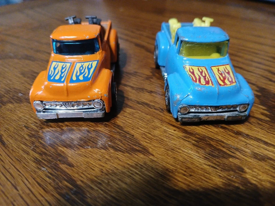 Camioneta Ford Blue 1956 1973 Hot Wheels con 2 ciclos Foto 1 de 4