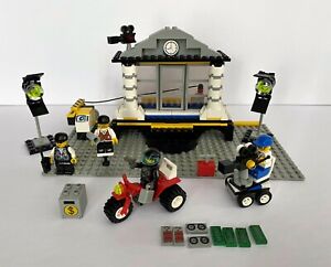  Lego set 1352 Explosion Studio – 232 Pieces – 4 Minifigs - Studios