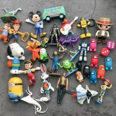 Lote Mixto De Colección De 28 Figuras De Juguete PVC Disney Universal DC Marvel Warner Mattel Foto 1 de 4