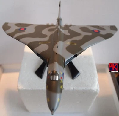 Bachmann 370-375 Vulcan en esquema de color camuflaje final escala 1:144 forma dividida Foto 1 de 4