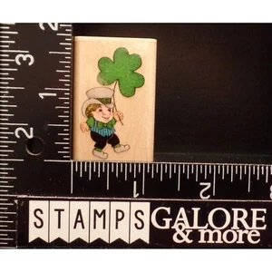 HERO ARTS GUMMISTEMPEL C512 KOBOLD MIT KLEEBLATT ST PATRICK'S DAY #T52 - Bild 1 von 2