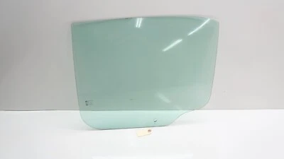 Левое заднее стекло на окно со стороны водительской двери для Chrysler 300 2011-2014 годов выпуска от оригинального производителя - Изображение 1 из 4