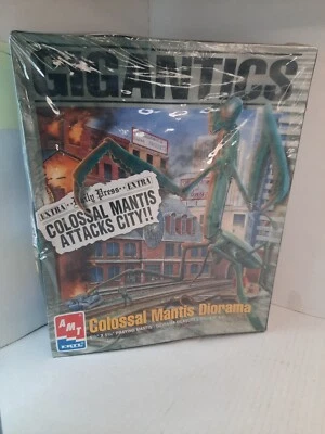 Gigantics - Colossal Mantis Attacks City Diorama Model Kit UNOPENED 1996 (READ) - Image 1 of 4