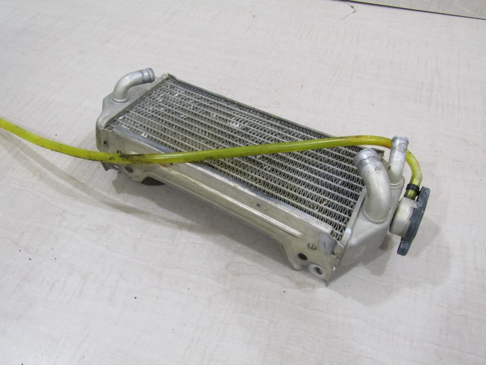 1999 1996-2000 SUZUKI RM250 RIGHT SIDE RADIATOR 17710-37E10 - Image 1 of 4