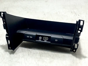 KIA CEED CD MK3 2019 GT LINE AUX CHARNING PUERTO SOCKET USB 84681-J7900/2018-ON - Imagen 1 de 16