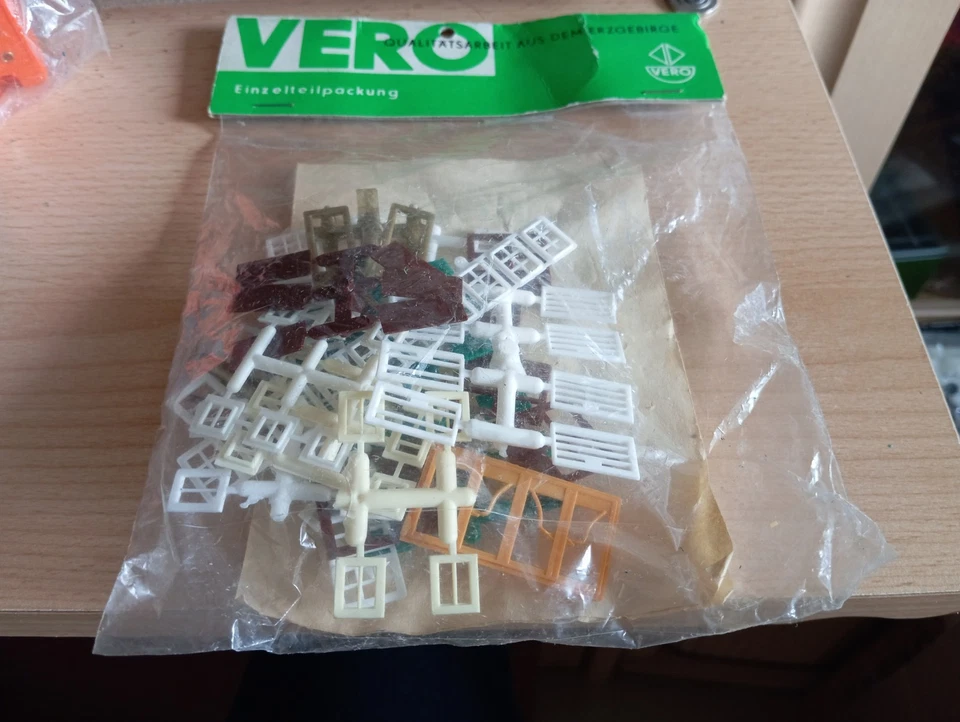Vero Modell - Zubehörbeutel Fenster Spur TT/H0 DDR-Produktion - Unbenutzt  - Bild 1 von 1