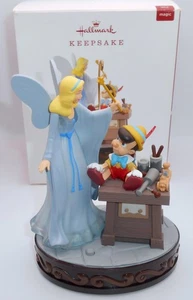 Hallmark Ornament 2018 A REAL BOY Disney Pinocho Magic Light & Sound H70 - Imagen 1 de 9