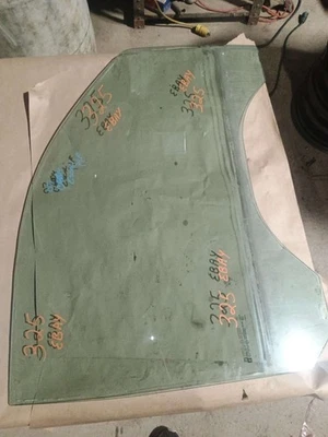 2007-2014 CADILLAC ESCALADE Right Front Door Glass/window Green Tint Oem - Image 1 of 3