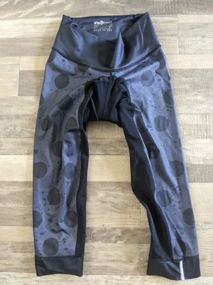 Pantalones acolchados capri de ciclismo SheBeest talla S negros y grises con estampado de lunares Foto 1 de 4