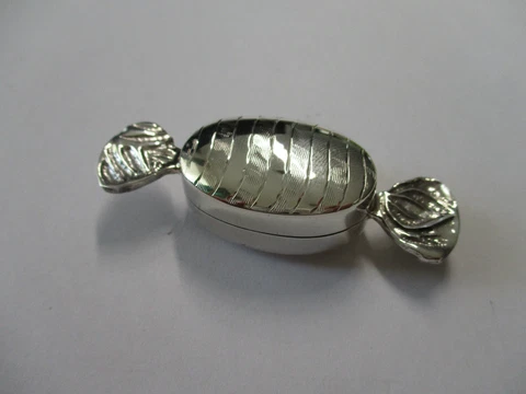 Sterling silver pill box Toffee style engraved on both side solid 925 silver Cover