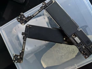 Logic Board Apple iPhone 7 32gb icloud locked - pair - Foto 1 di 2
