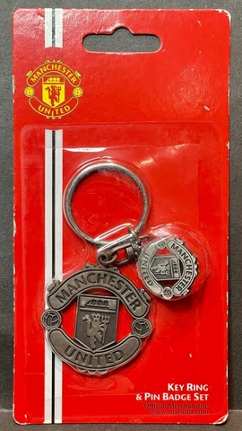 MANCHESTER UNITED, Official Product Metal Key Ring & Pin Badge Set 1997 Cover