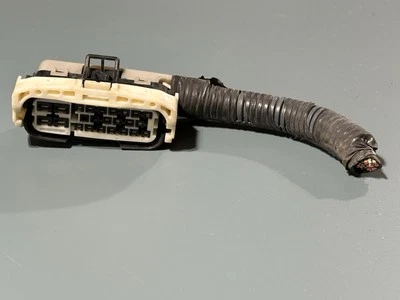 2006-2011 Lexus GS300 GS430 GS450h GS350 OEM Right Passenger Headlight Connector - Image 1 of 4