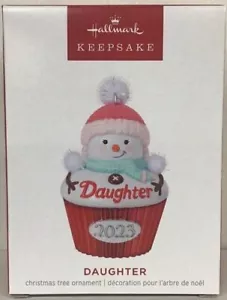 Adorno de Navidad cupcake hija muñeco de nieve Hallmark 2023 - Imagen 1 de 1