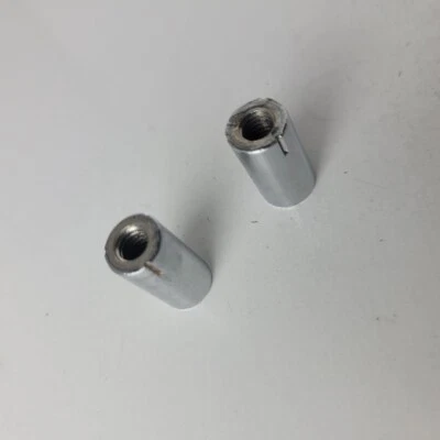 Juego de 2 tornillos de montaje de cubierta de motor Toyota Camry 1997-2001 OEM Foto 1 de 3