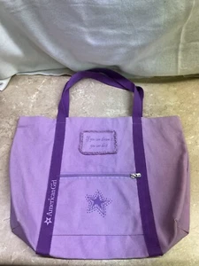 Bolso de viaje American Girl "If You Can Dream It You Can Do It" de lona púrpura - Imagen 1 de 9