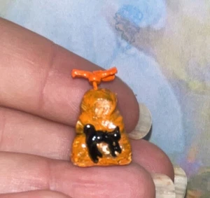 Artisan Made Miniature Dollhouse Tiny Black Cat Flying Broom Halloween  - Picture 1 of 4