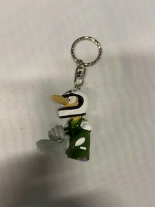 Demons & Merveilles seltener Schlüsselanhänger Helm grüne Jacke - Bild 1 von 1