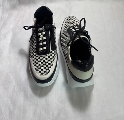 Zapatillas deportivas para mujer Vaneli negras/blancas con cordones talla 7 1/2 Foto 1 de 4