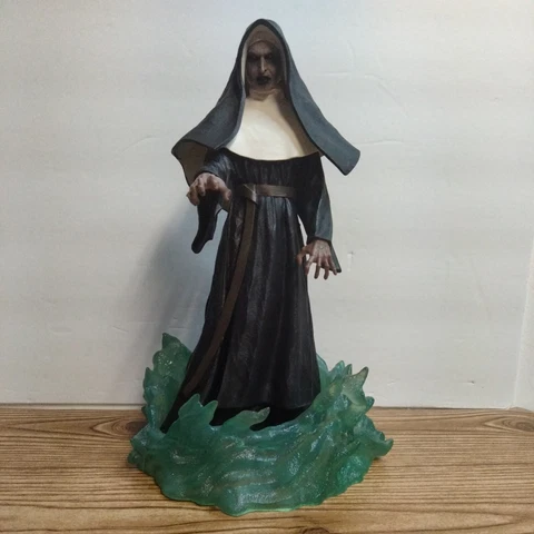 The Nun Gallery Diamond Select PVC Statue 9" Cover