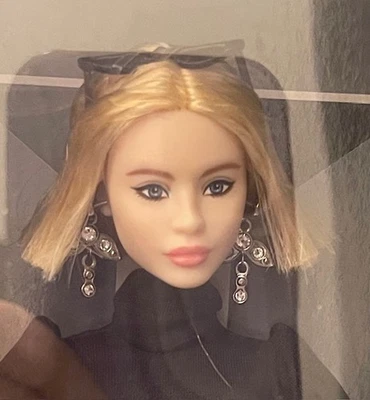 Muñeca de cumpleaños Barbie PTMI 2023 en caja original, edición Vogue negra, modelo Muse, cara de Lina Foto 1 de 4