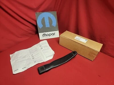 Приемник защелки пряжки переднего ремня безопасности NOS MOPAR 94-96 JEEP CHEROKEE 55314745 - Изображение 1 из 4