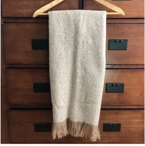 NWT Sears Super Soft 100% Acrylic Shawl/Pashmina, Women's Long Wrap Tan White - Picture 1 of 4