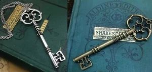 Pendant Necklace - Hecate's Key - approx. 22" chain. - Picture 1 of 8