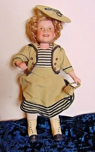 Beautiful 10" Shirley Temple-"Wee Willie Winkie"-By Elke Hutchens-Danbury Mint - Picture 1 of 3