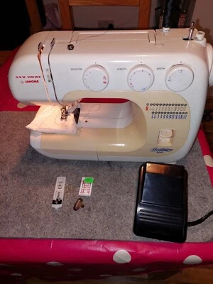 Electronic sewing machine Janome model Harmony 2041 - Image 1 of 2