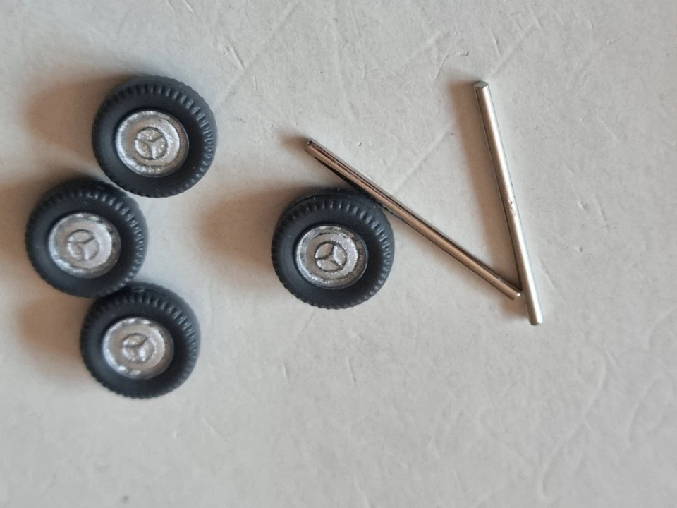 Lot 1410 Konvolut 4 Räder für  MB Pkw von Wiking in 1:87 aus Sammlungsbestand - Bild 1 von 1